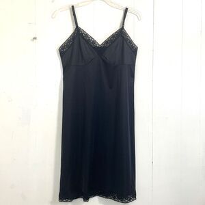 Vanity Fair Full Slip Womens 36 Size Small Black Lacy Nylon Tricot Lingerie.